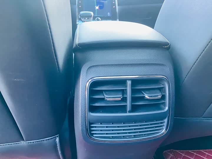 Фото 15 - Roewe RX5