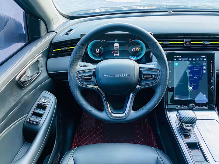 Фото 18 - Roewe RX5