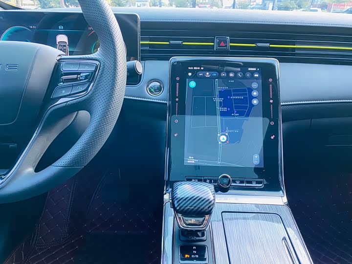 Фото 19 - Roewe RX5