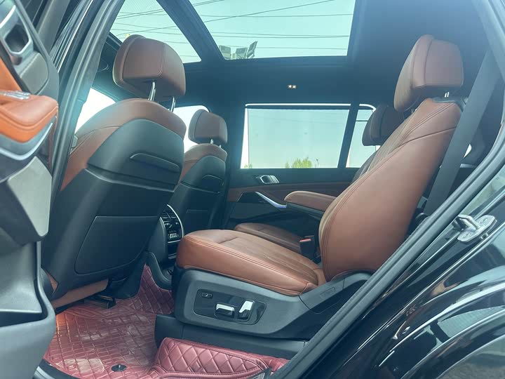 Фото 10 - BMW X7