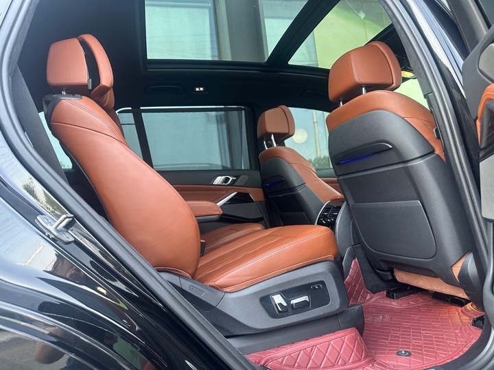 Фото 16 - BMW X7