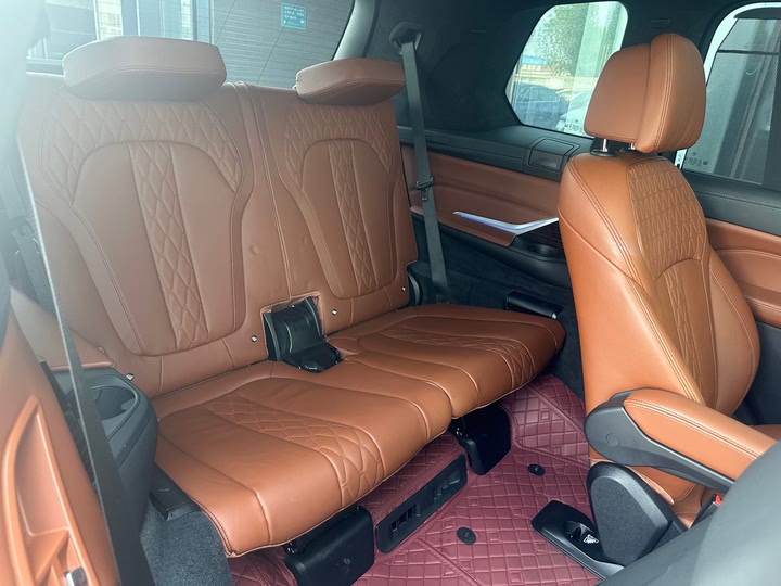 Фото 17 - BMW X7