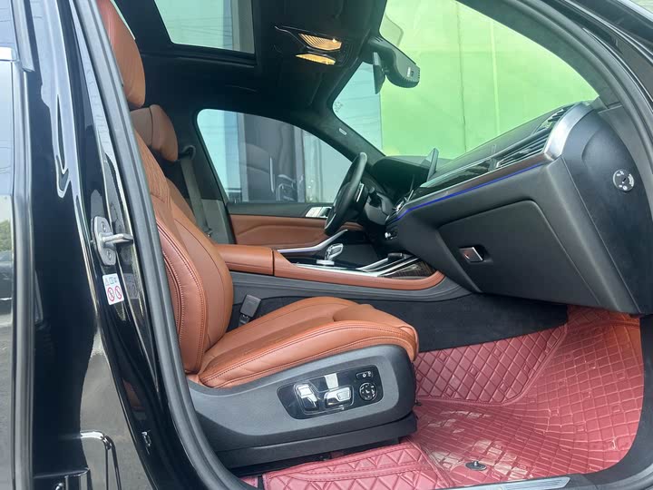 Фото 18 - BMW X7