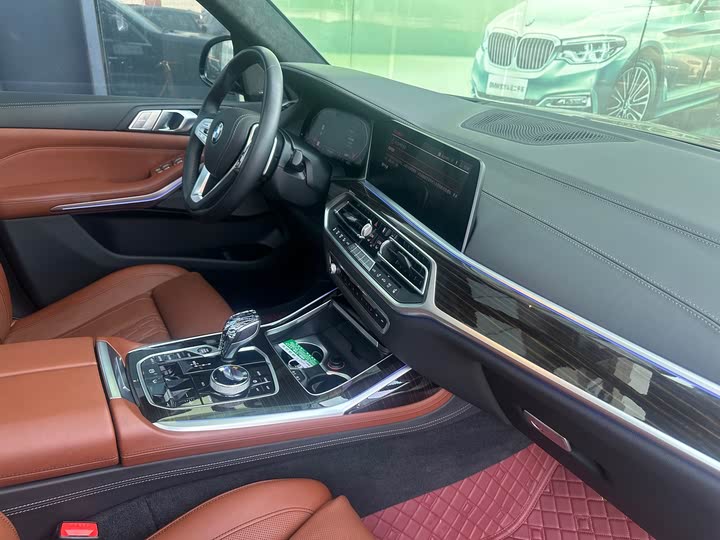 Фото 19 - BMW X7