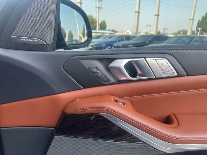 Фото 20 - BMW X7