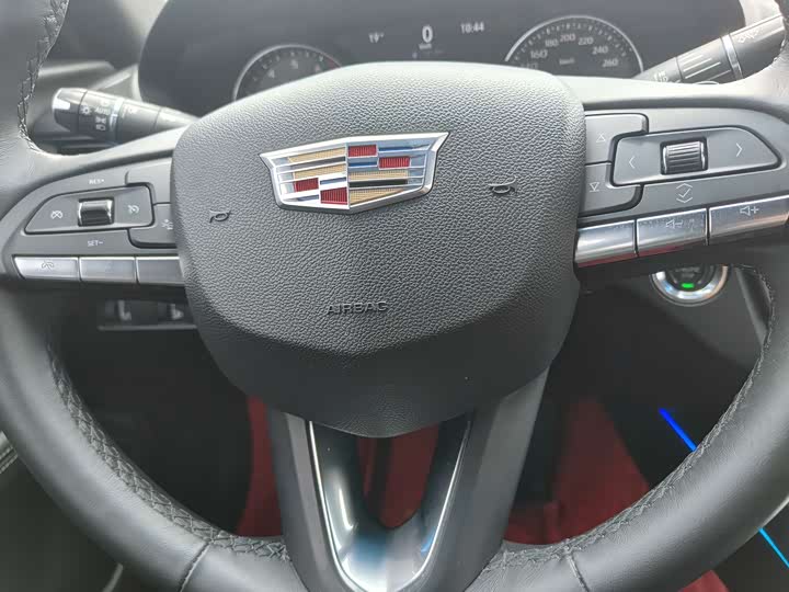 Фото 9 - Cadillac CT4