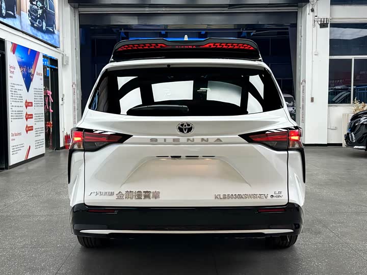 Фото 4 - Toyota Sienna