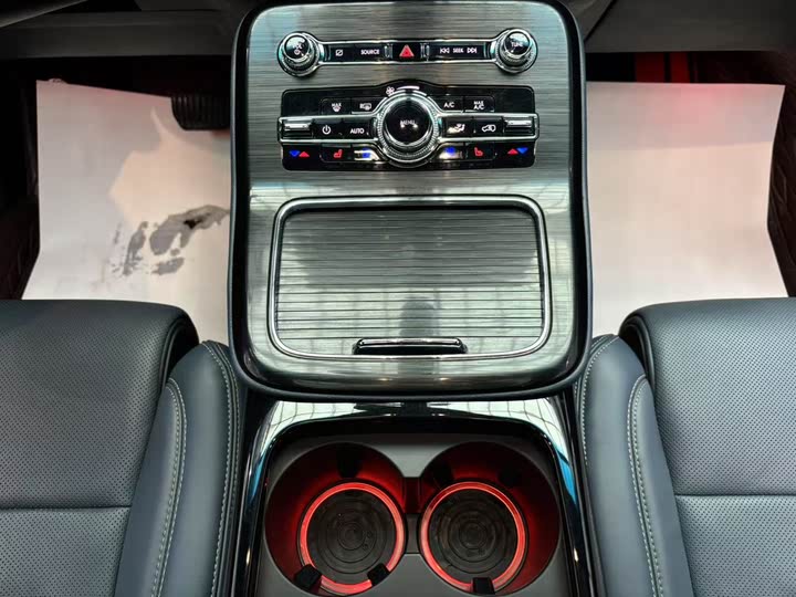 Фото 13 - Lincoln Nautilus