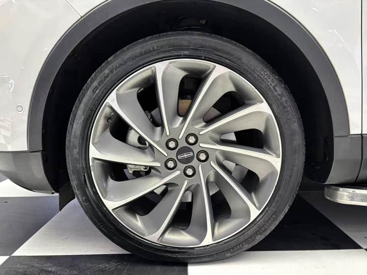 Фото 16 - Lincoln Nautilus