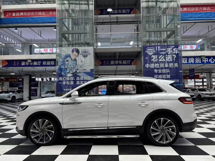 Фото 17 - Lincoln Nautilus