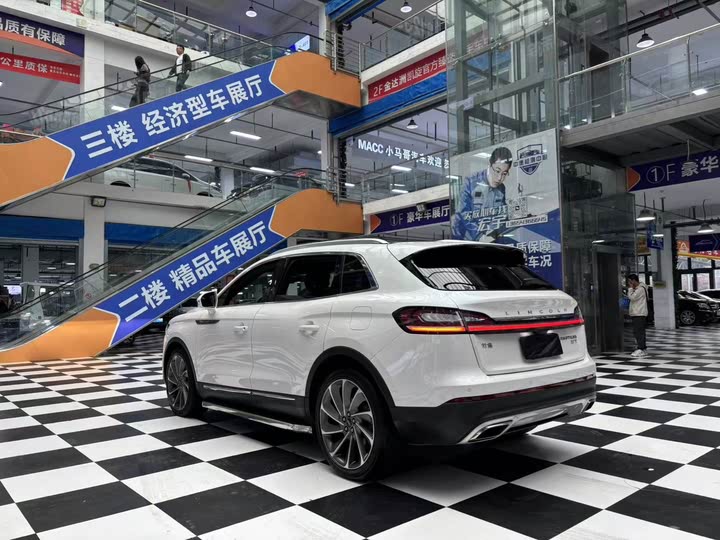 Фото 18 - Lincoln Nautilus