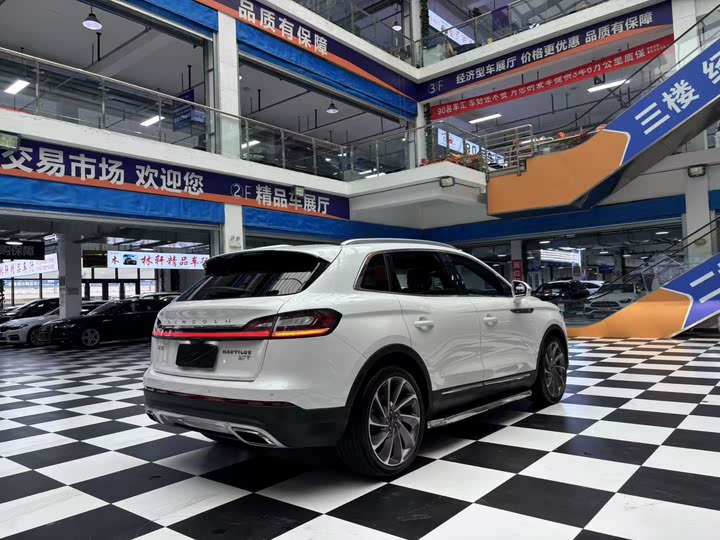 Фото 20 - Lincoln Nautilus