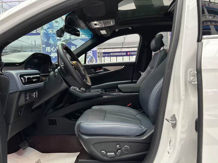 Фото 4 - Lincoln Nautilus