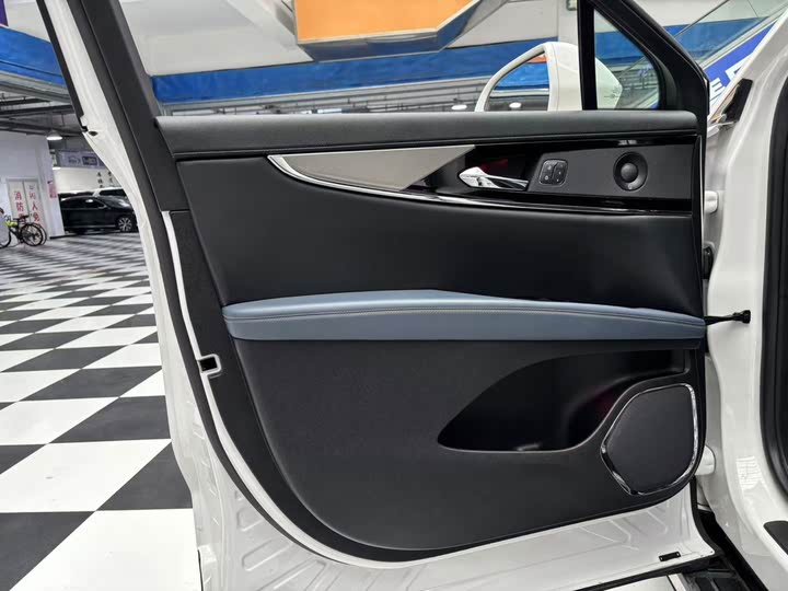 Фото 5 - Lincoln Nautilus