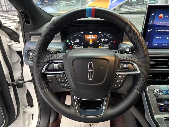 Фото 6 - Lincoln Nautilus