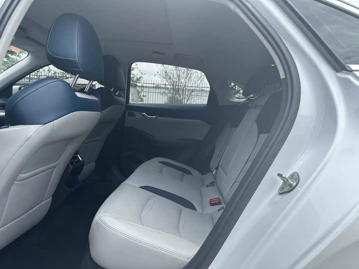 Фото 6 - Geely Preface