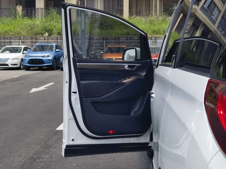 Фото 10 - GAC Trumpchi M8