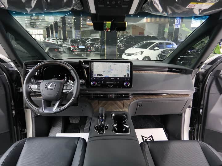 Фото 11 - Lexus LM