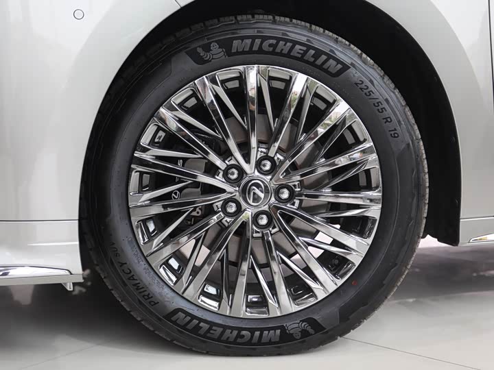 Фото 5 - Lexus LM