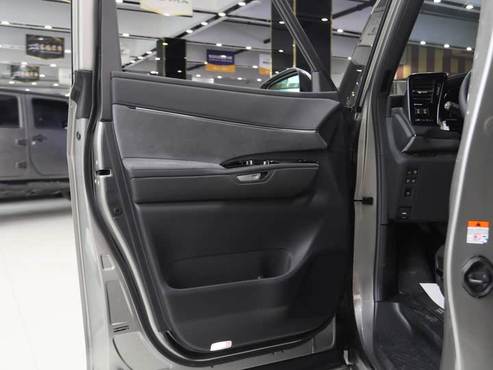 Фото 6 - Lexus LM