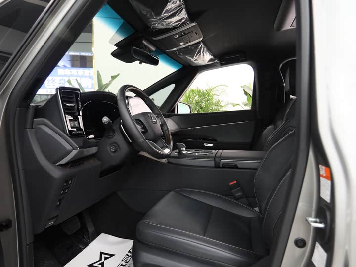 Фото 7 - Lexus LM