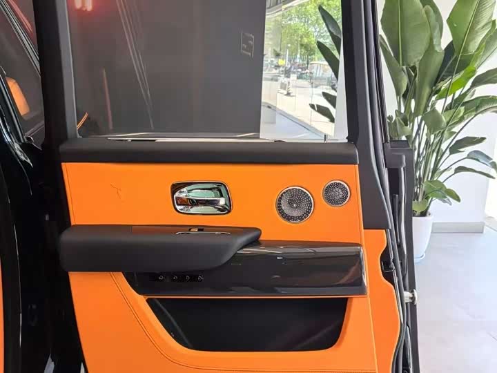 Фото 10 - Rolls-Royce Cullinan