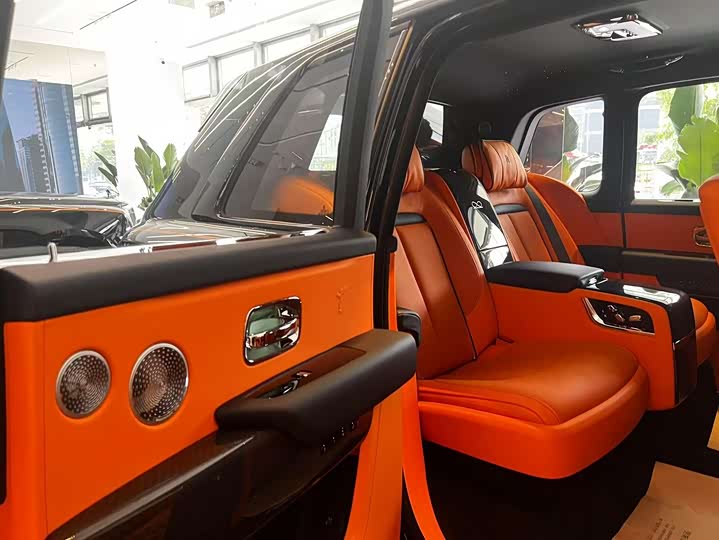 Фото 4 - Rolls-Royce Cullinan