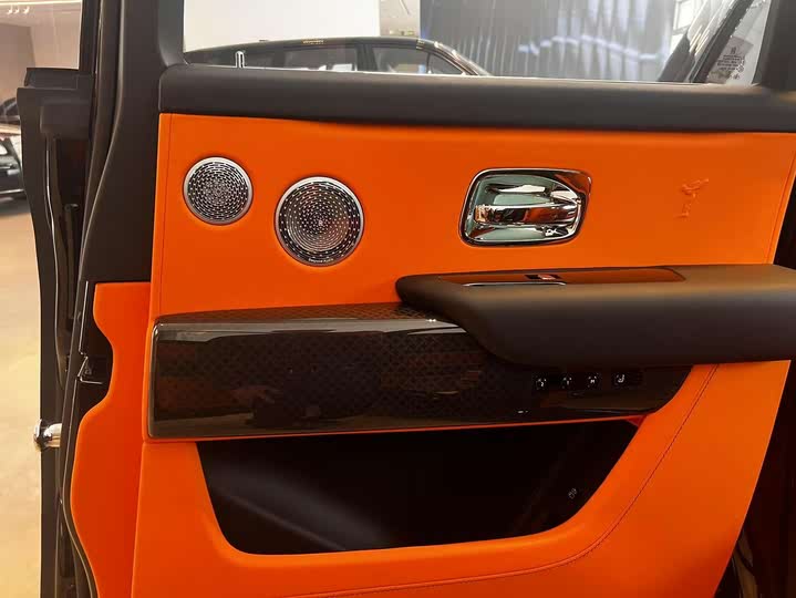 Фото 6 - Rolls-Royce Cullinan