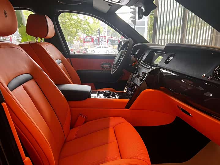 Фото 8 - Rolls-Royce Cullinan