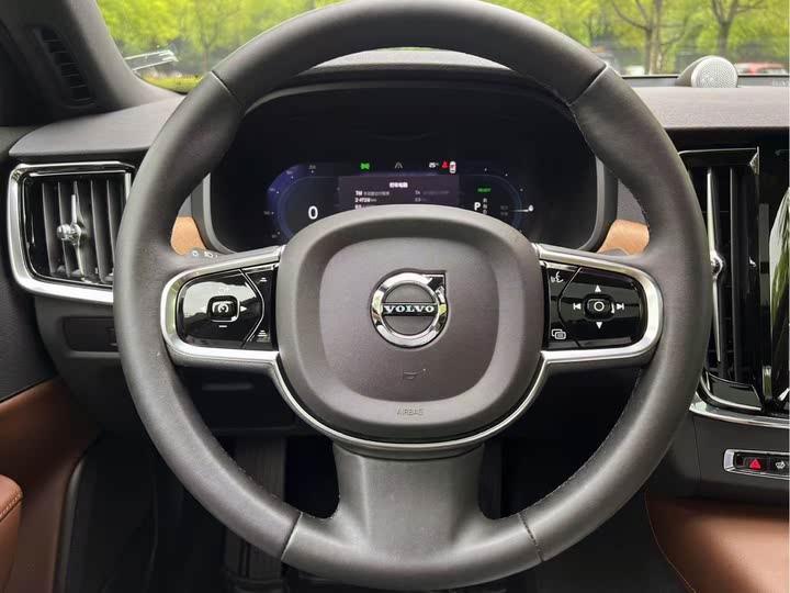 Фото 13 - Volvo S90 Hybrid