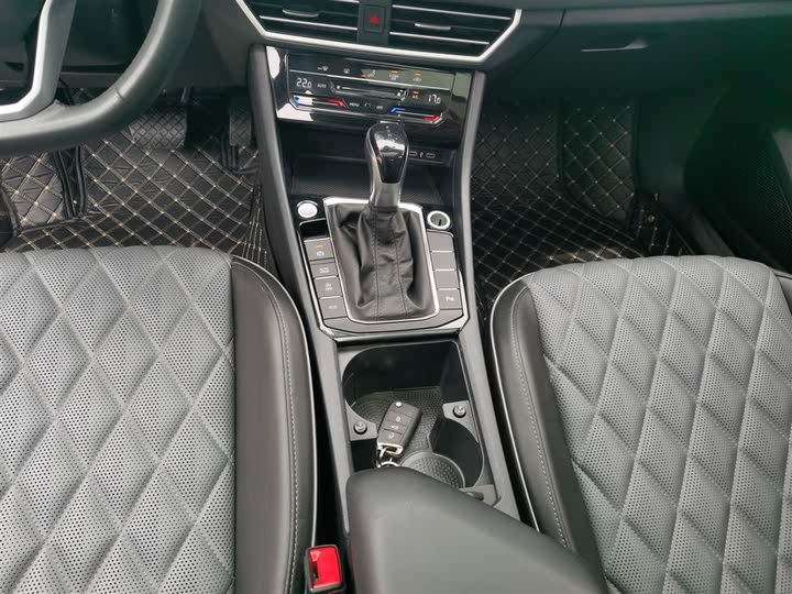 Фото 14 - Volkswagen Sagitar L