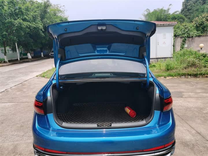 Фото 19 - Volkswagen Sagitar L