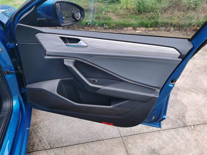 Фото 26 - Volkswagen Sagitar L