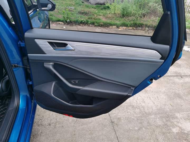 Фото 27 - Volkswagen Sagitar L