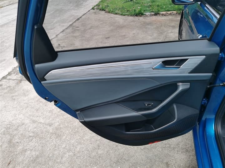 Фото 29 - Volkswagen Sagitar L