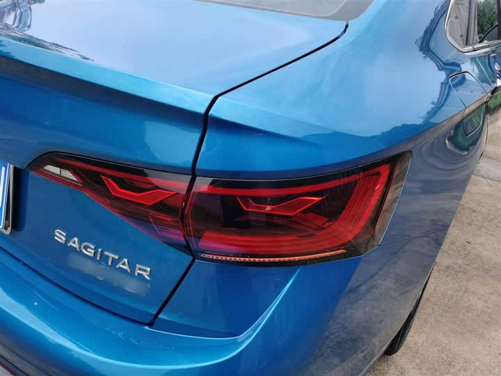 Фото 8 - Volkswagen Sagitar L