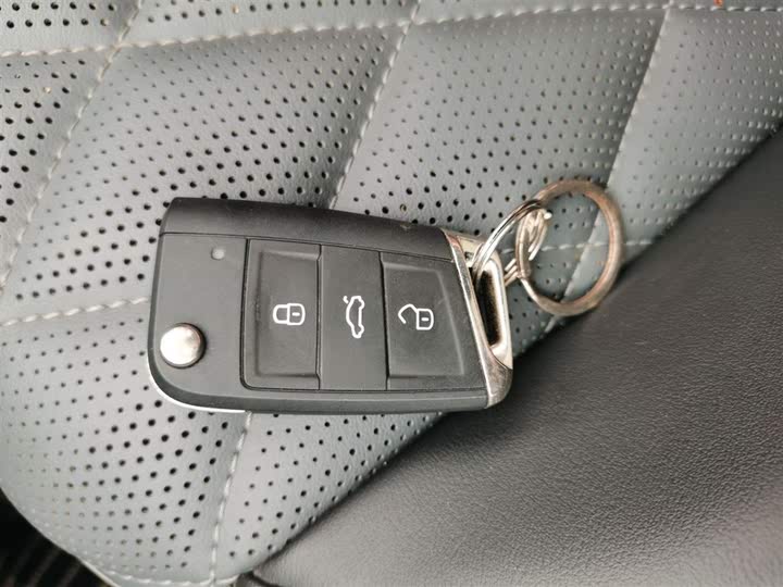 Фото 9 - Volkswagen Sagitar L