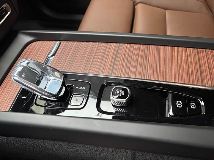 Фото 13 - Volvo XC60 Hybrid