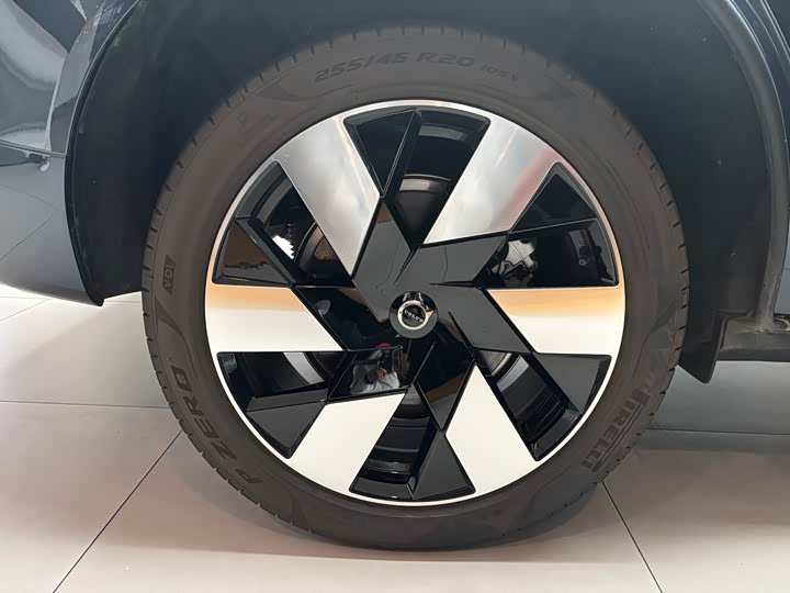 Фото 19 - Volvo XC60 Hybrid