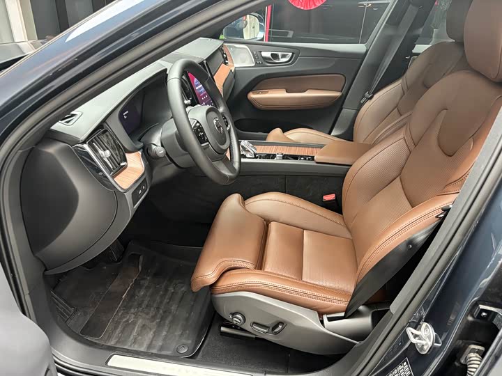 Фото 8 - Volvo XC60 Hybrid