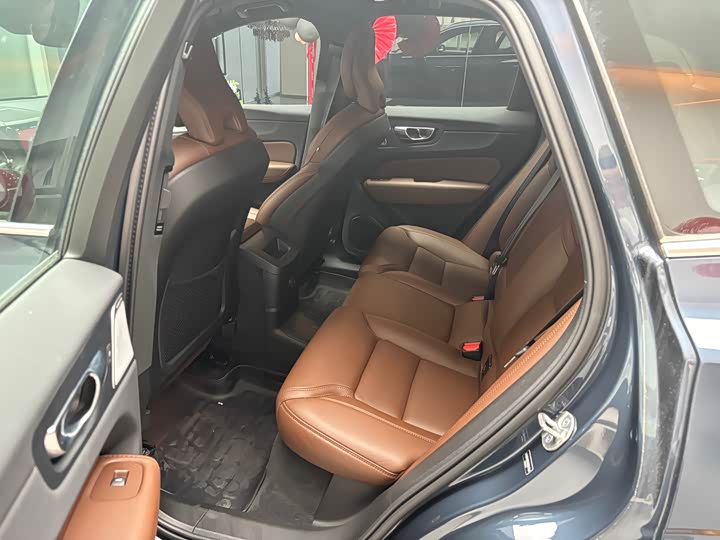 Фото 9 - Volvo XC60 Hybrid