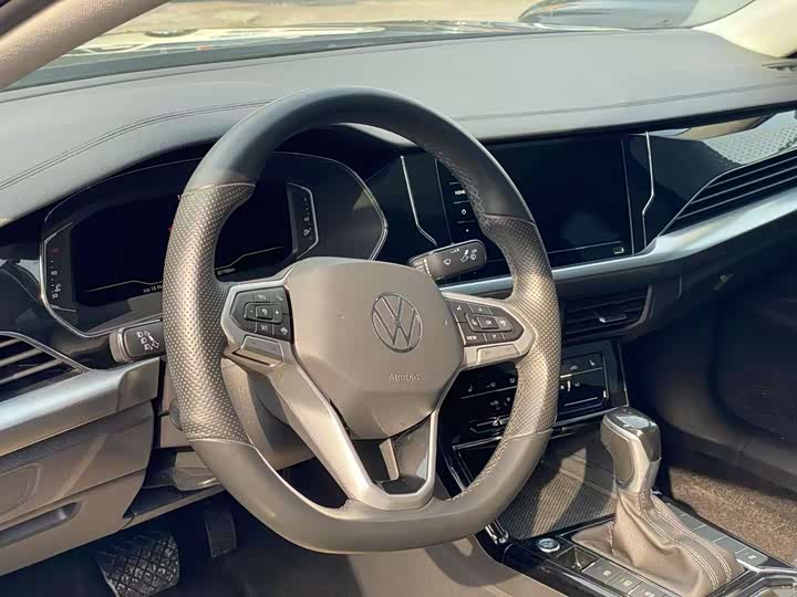 Фото 2 - Volkswagen Passat