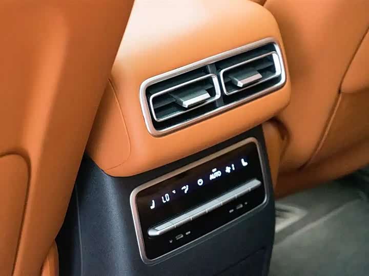 Фото 16 - LiXiang L7