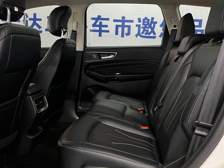 Фото 11 - Ford Edge