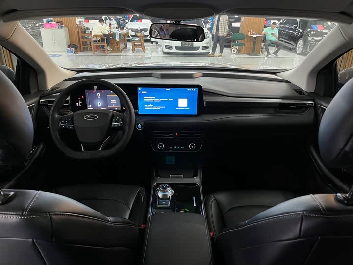 Фото 12 - Ford Edge