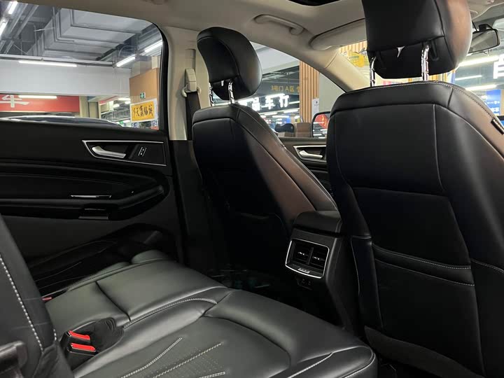 Фото 13 - Ford Edge