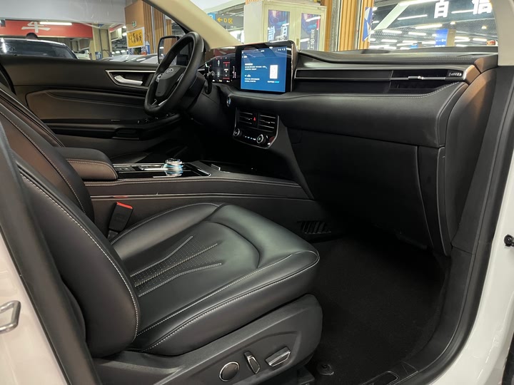 Фото 14 - Ford Edge