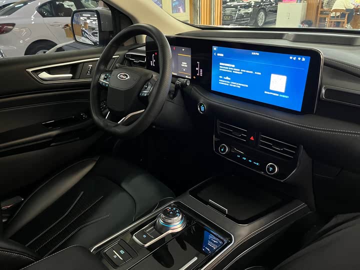 Фото 15 - Ford Edge