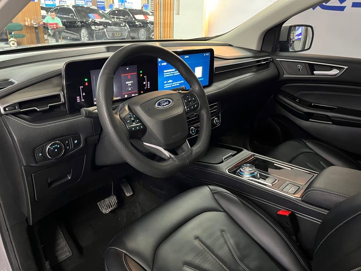 Фото 9 - Ford Edge