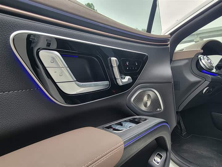 Фото 14 - Mercedes-Benz EQS